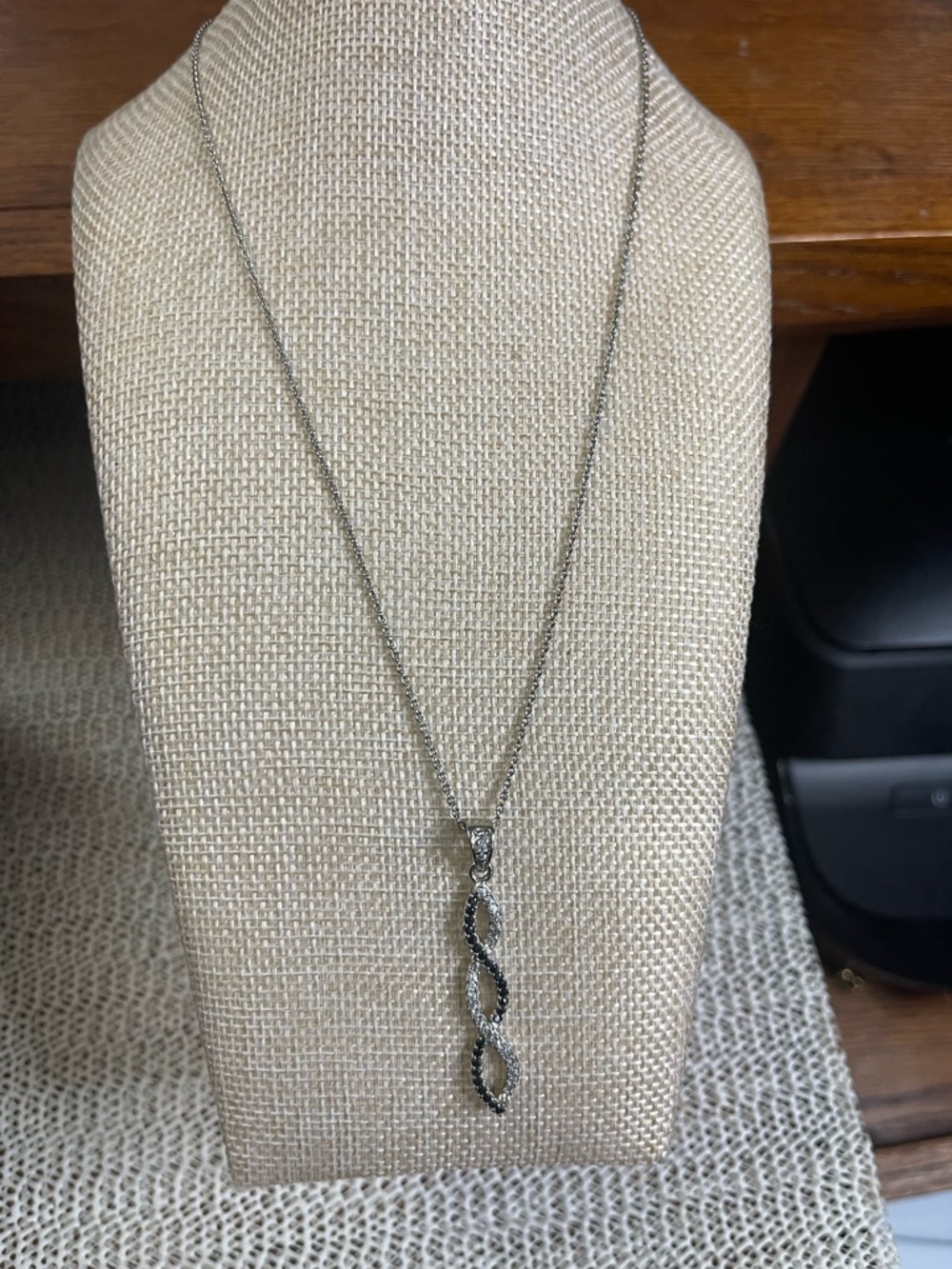 New Elegant silver-tone necklace with a twisted drop pendant.18”